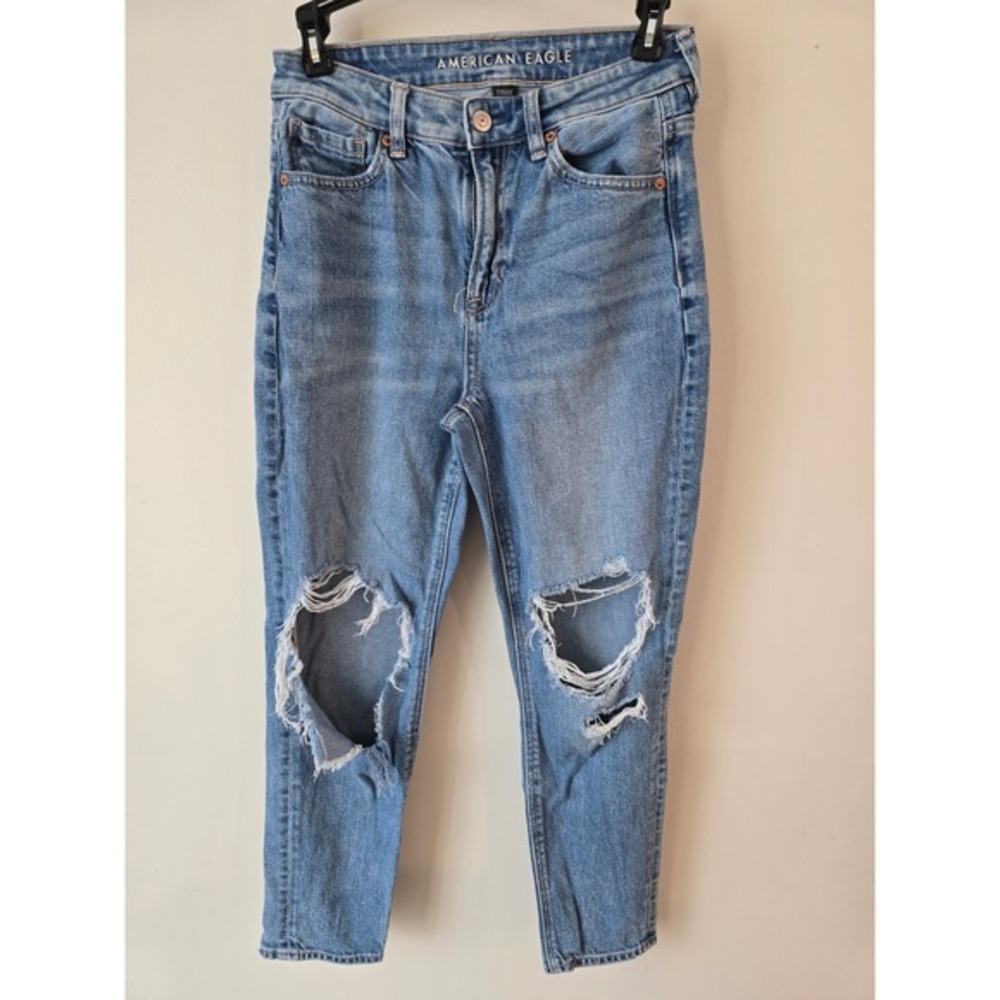 American‎ Eagle Strigid Mom Jeans Ripped Distressed Light Wash Denim Women's